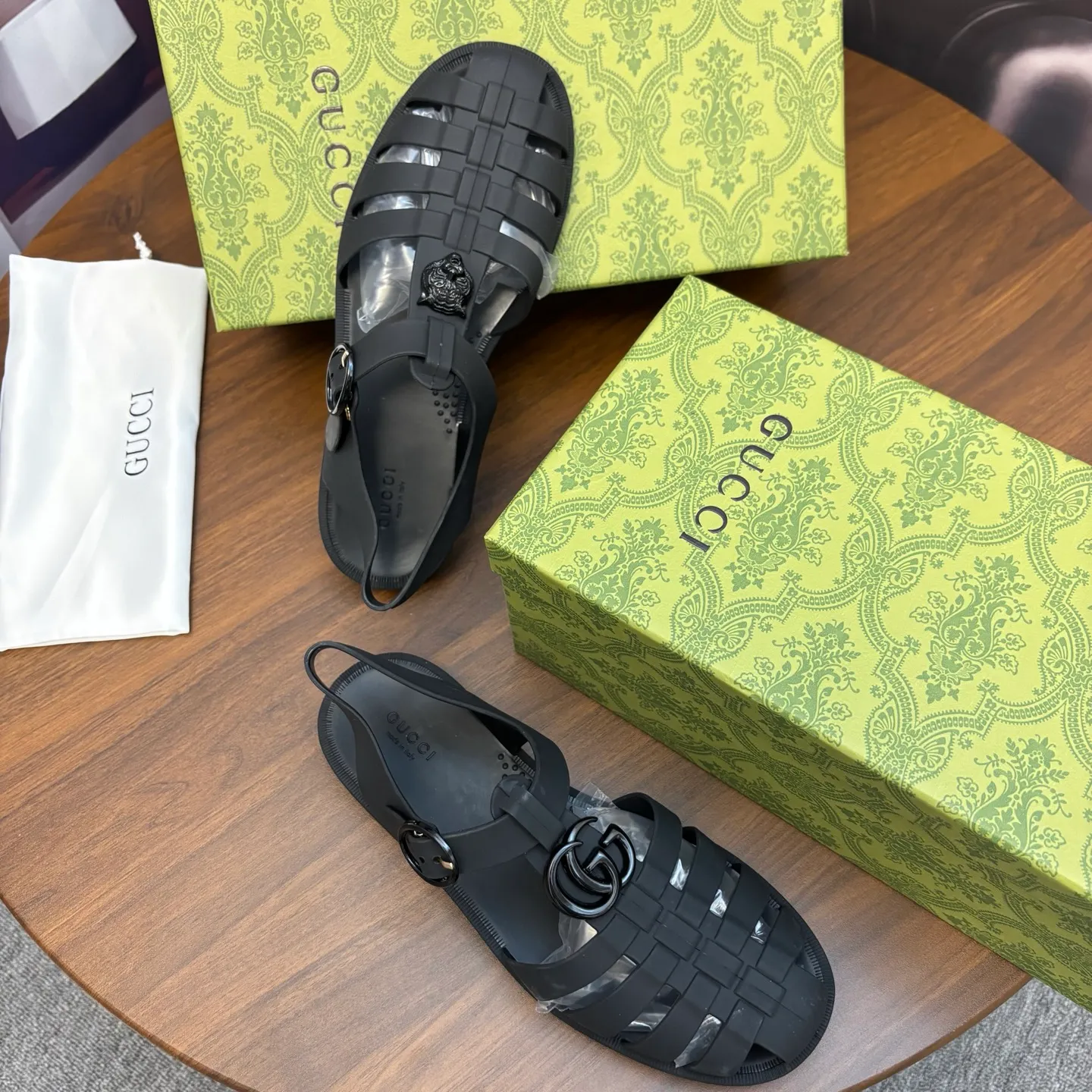 Men's shoes 260💰 [Gucci] Counter quality, top-quality original goods, real photos! Original TPU material, fine workmanship, comfortable; genuine 1:1 replica Size: 36 ~ 46